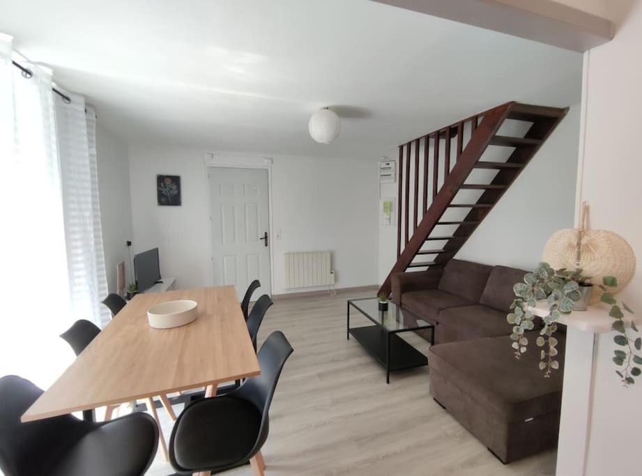 Duplex Cosy Apartment กูเนสส์ ภายนอก รูปภาพ